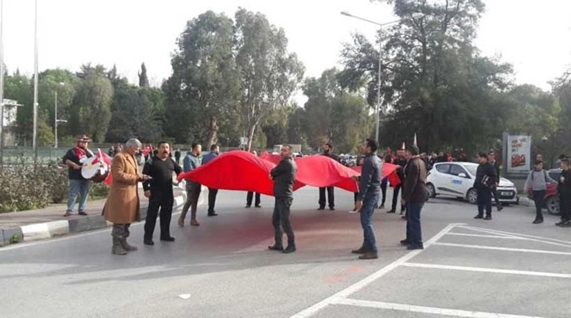 Τουρκοκύπριοι επιχειρούν εισβολή στα γραφεία της εφημερίδας «Άφρικα» που έθιξε τον Ερντογάν